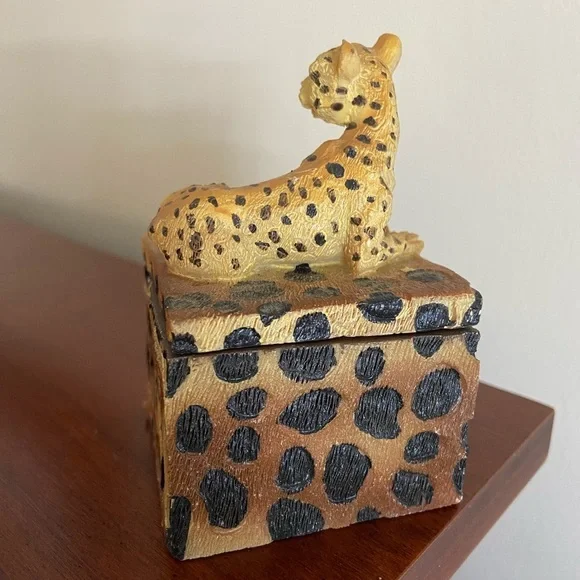 Cheetah Cat Figural Trinket Box Resin 3.5" Nature Animal Lidded Square Textured - Picture 3 of 9